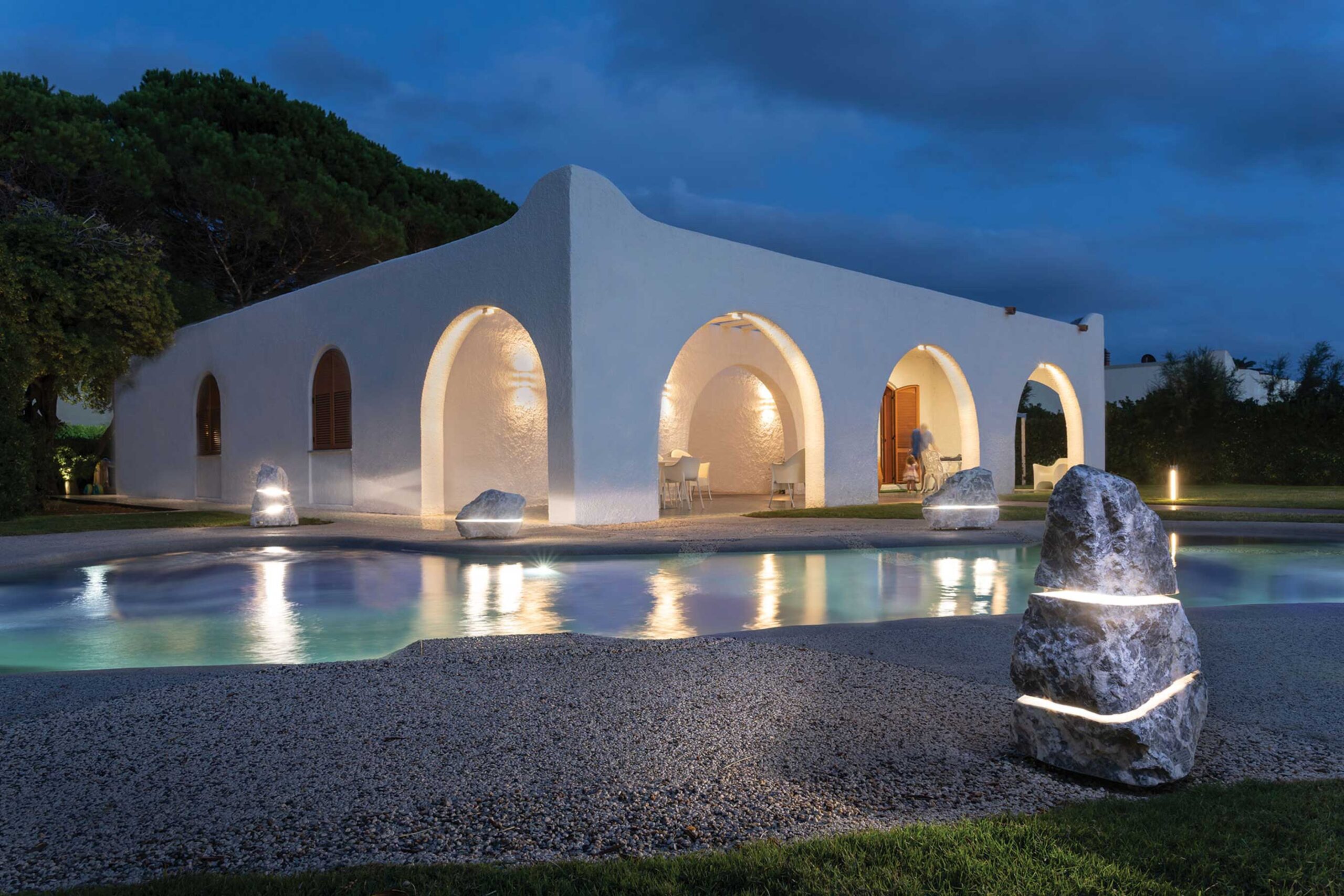 Essenze di luce pietre luminose e sound per il garden