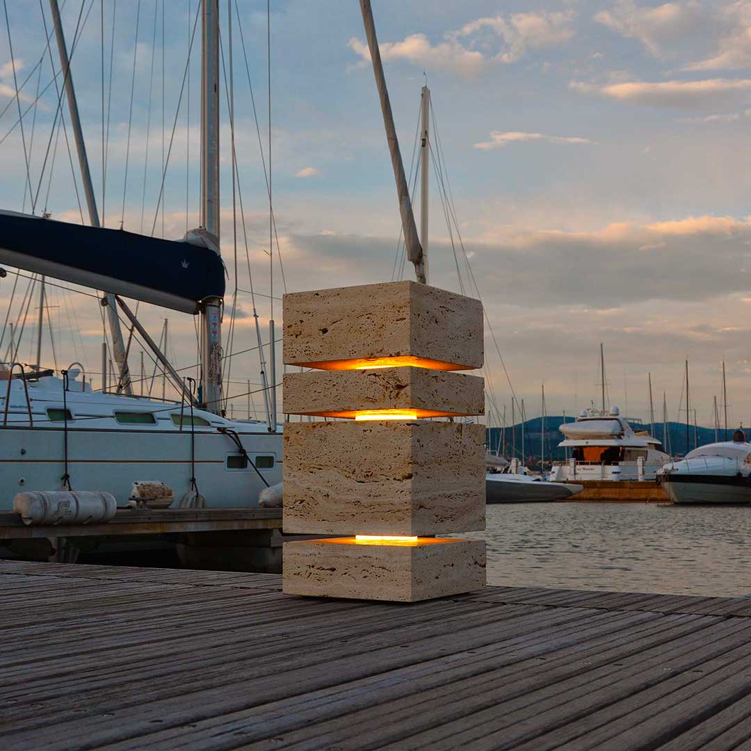 menhir-rgb Menhir di luce rgb per esterno