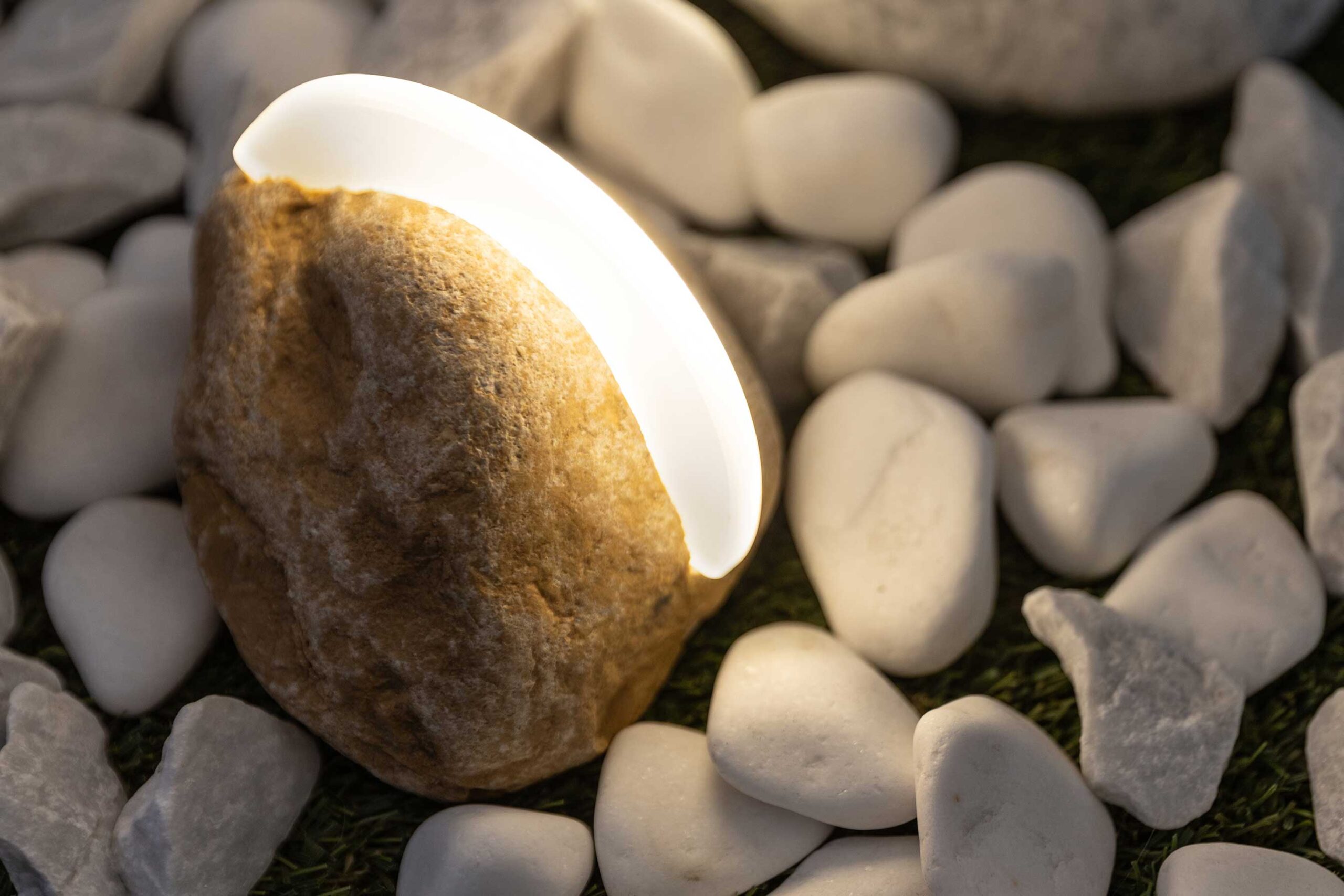 pietra-luminosa-ray Ray pietra luminosa per piccole aiuole e aree verdi